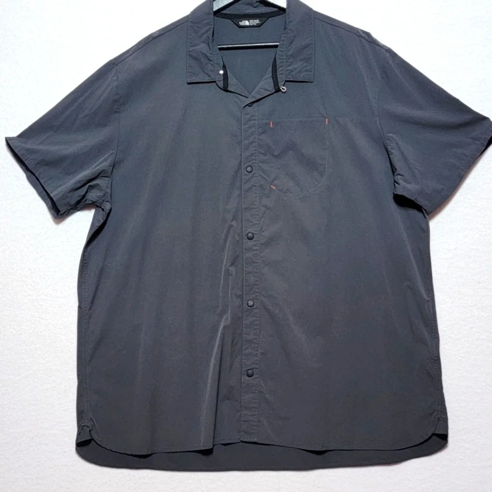 Big & Tall Men's The North Face Charcoal Gray Short Sleeve Shirt Size XXL. #624